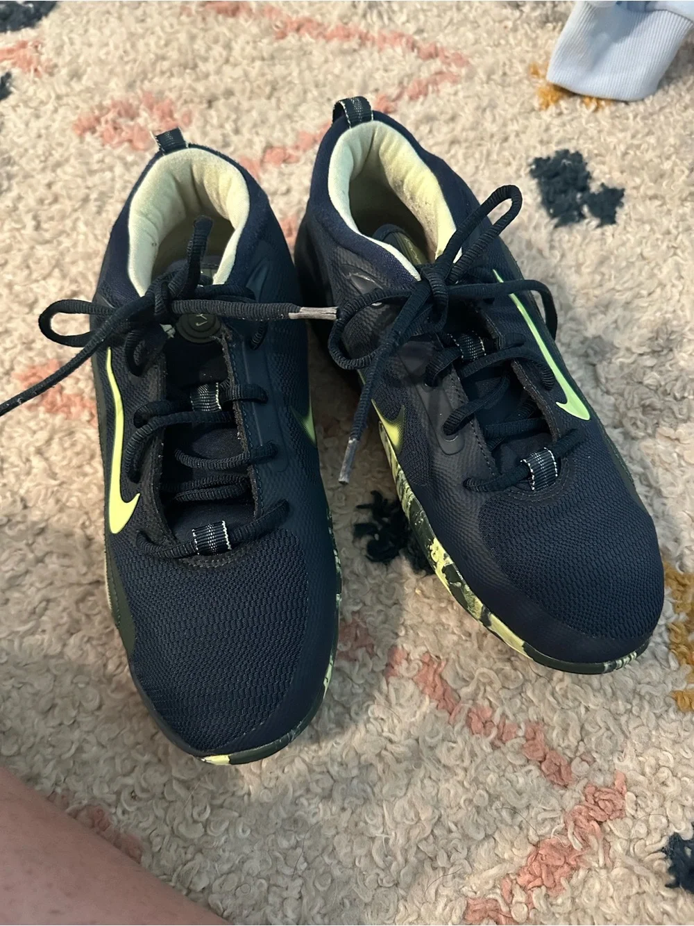Nike Size 7 Youth Isofly Basketball Shoes